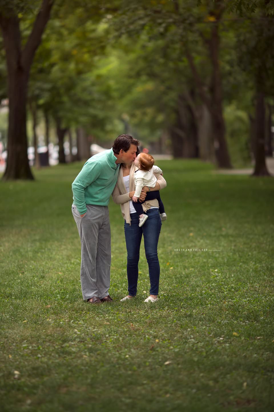 daddy and daughter kissing  commonwealth mall boston baby photographer