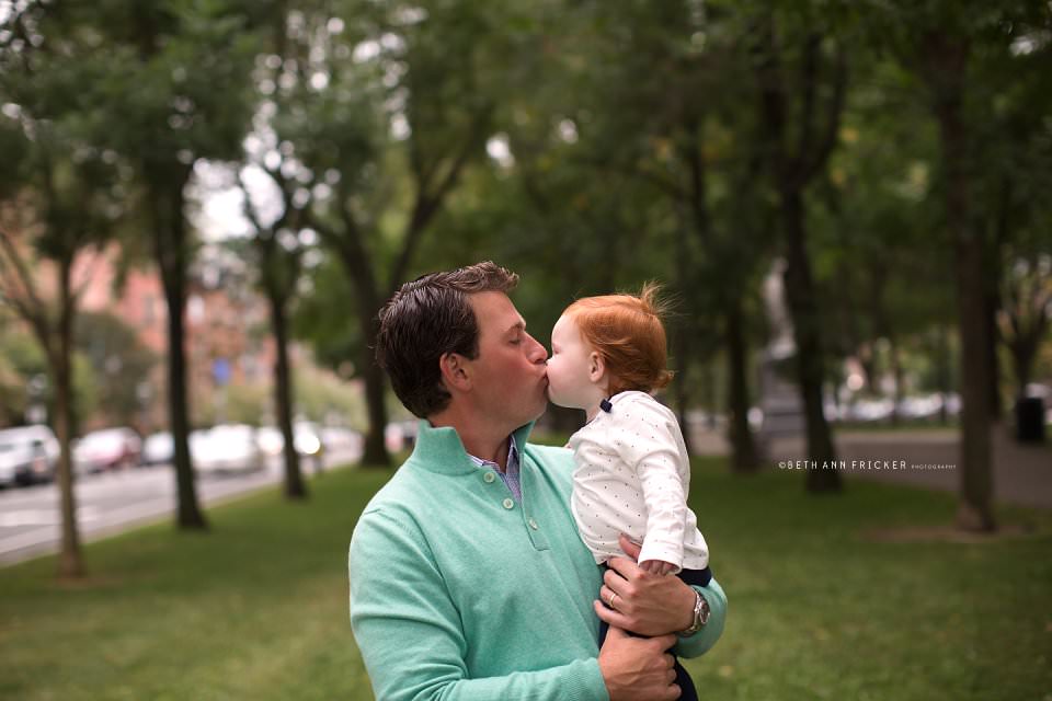kissing daddy commonwealth mall boston baby photographer
