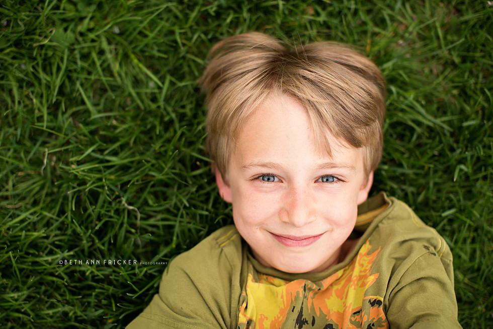smiling boy boston family photographer spring photos_0014