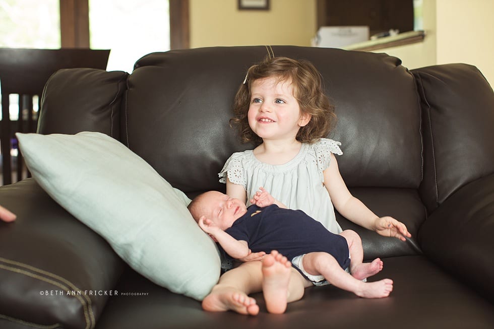 big sister holding baby brother boston newborn lifestyle photos_0001