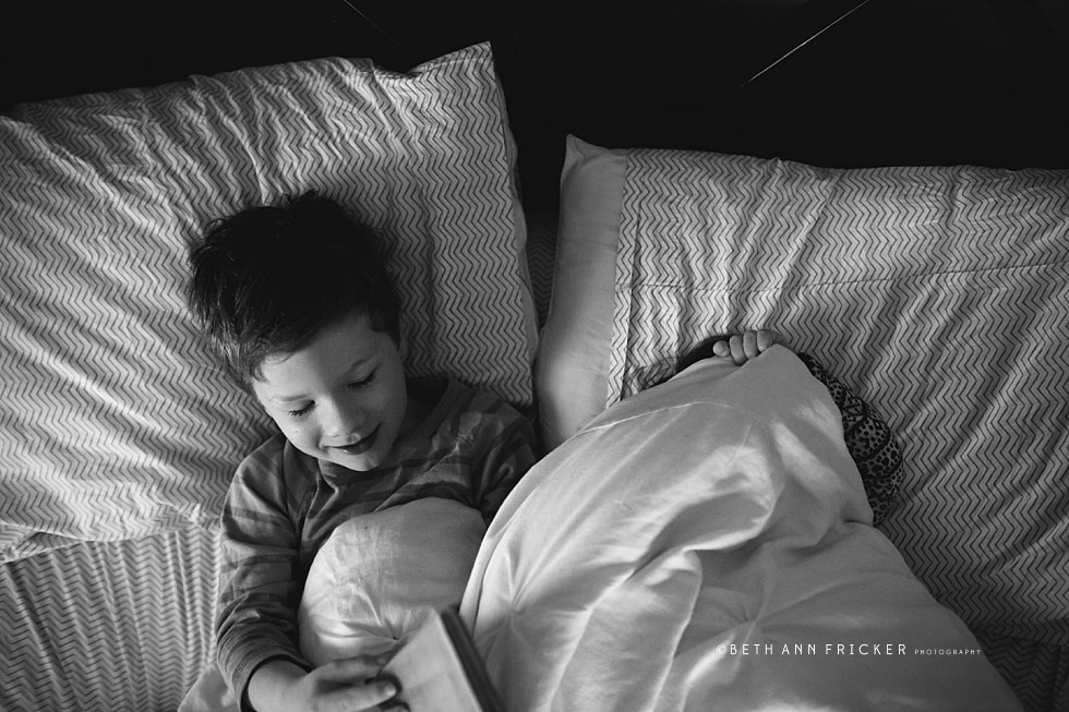 Morning in bed Belmont MA Family photographer