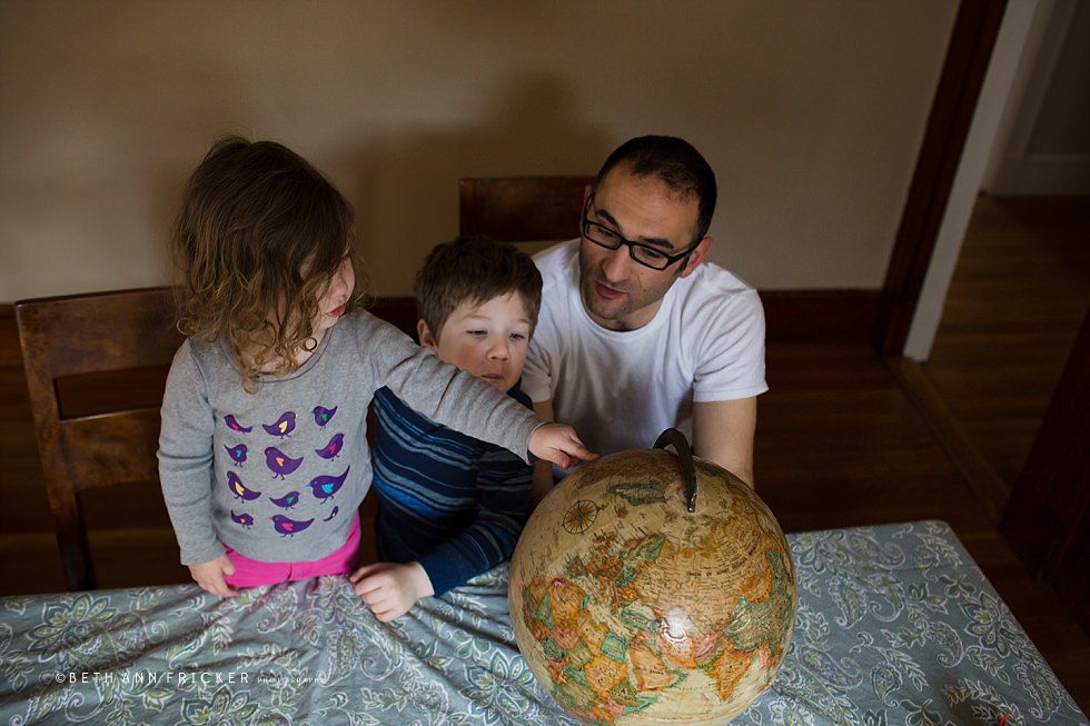 kids looking at globe with dad Boston family photos