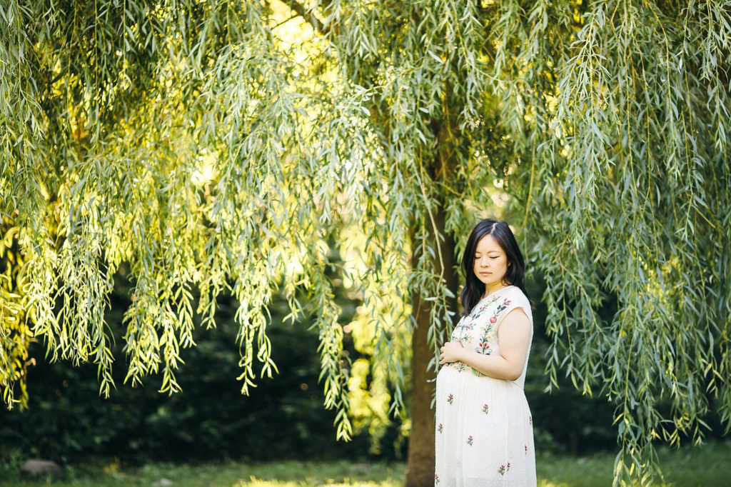 Boston Maternity Photographer pregnant mom near a willow tree